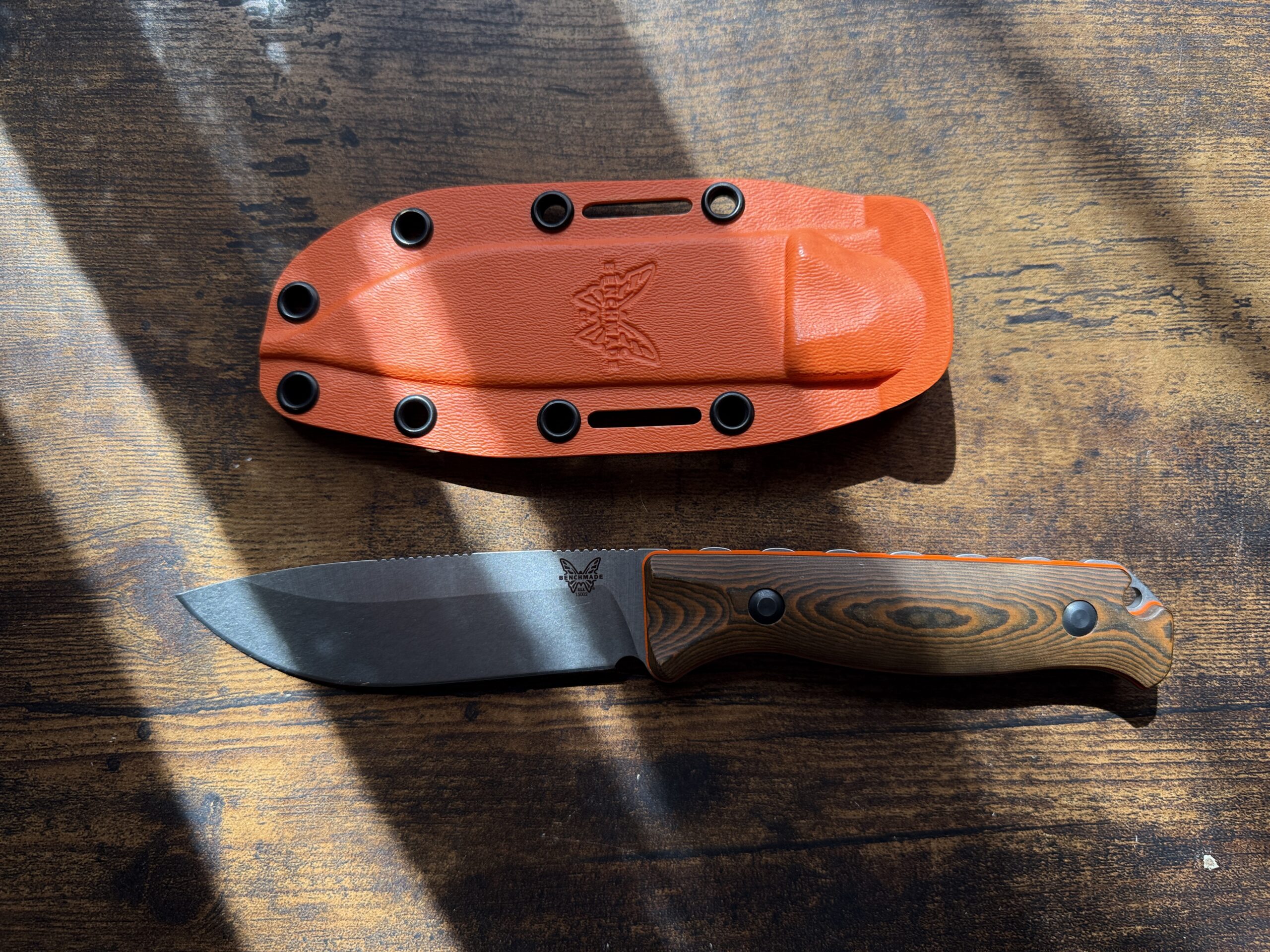 ベンチメイド 15002-1 サドル・マウンテン スキナーとシース