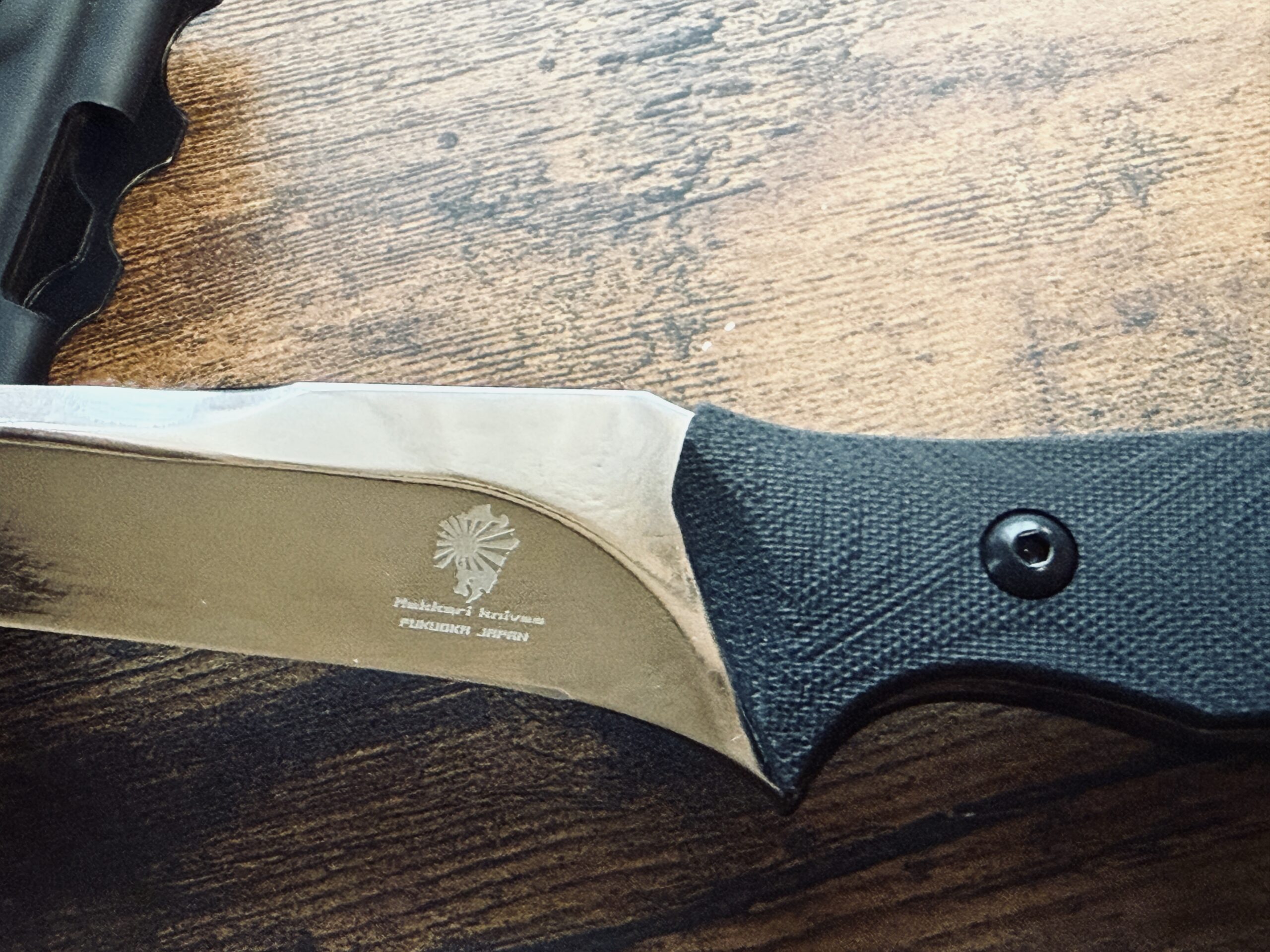 Makkari knivesの新しいロゴ