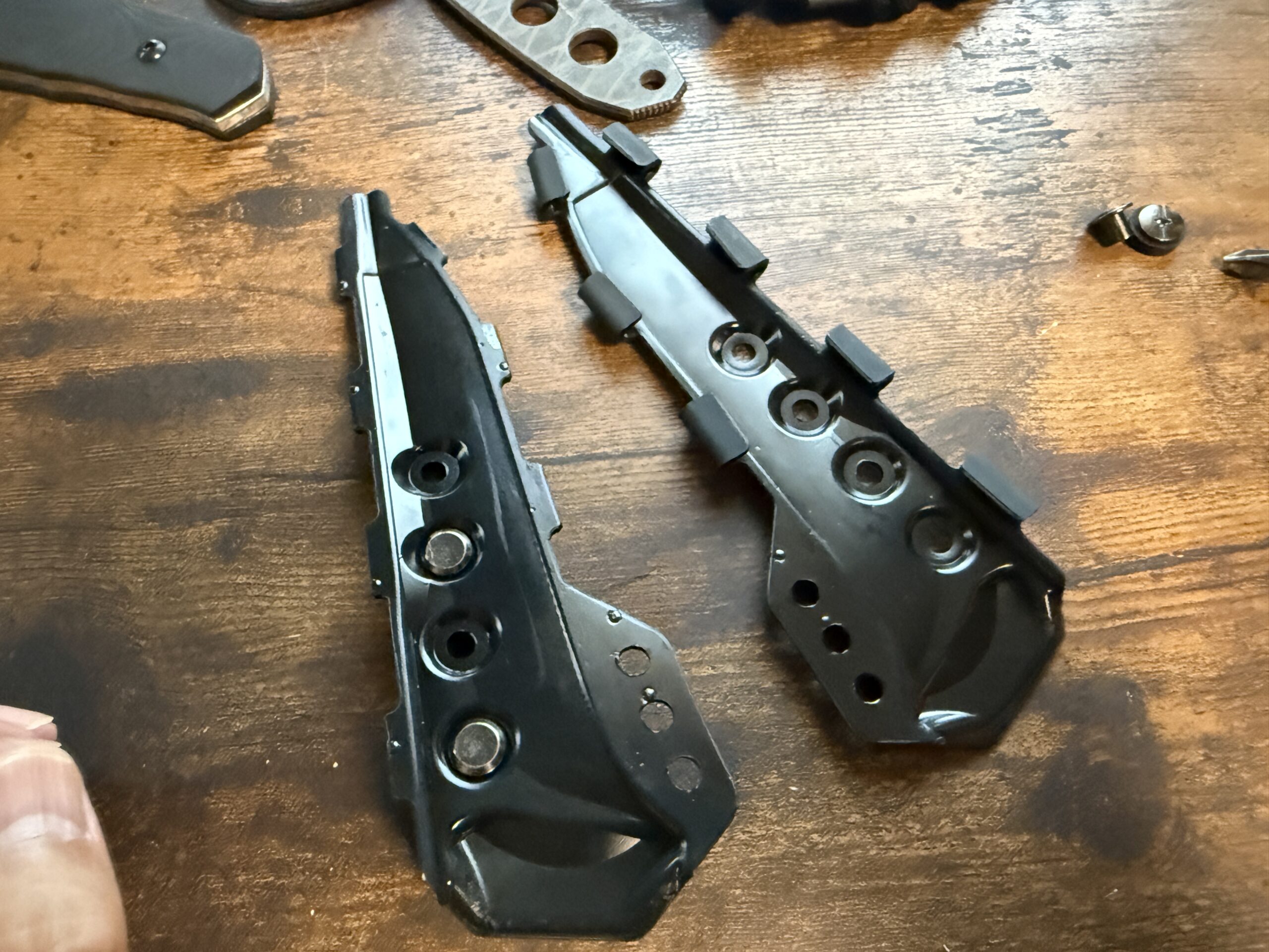 分解したMakkari knivesの死神ナイフ