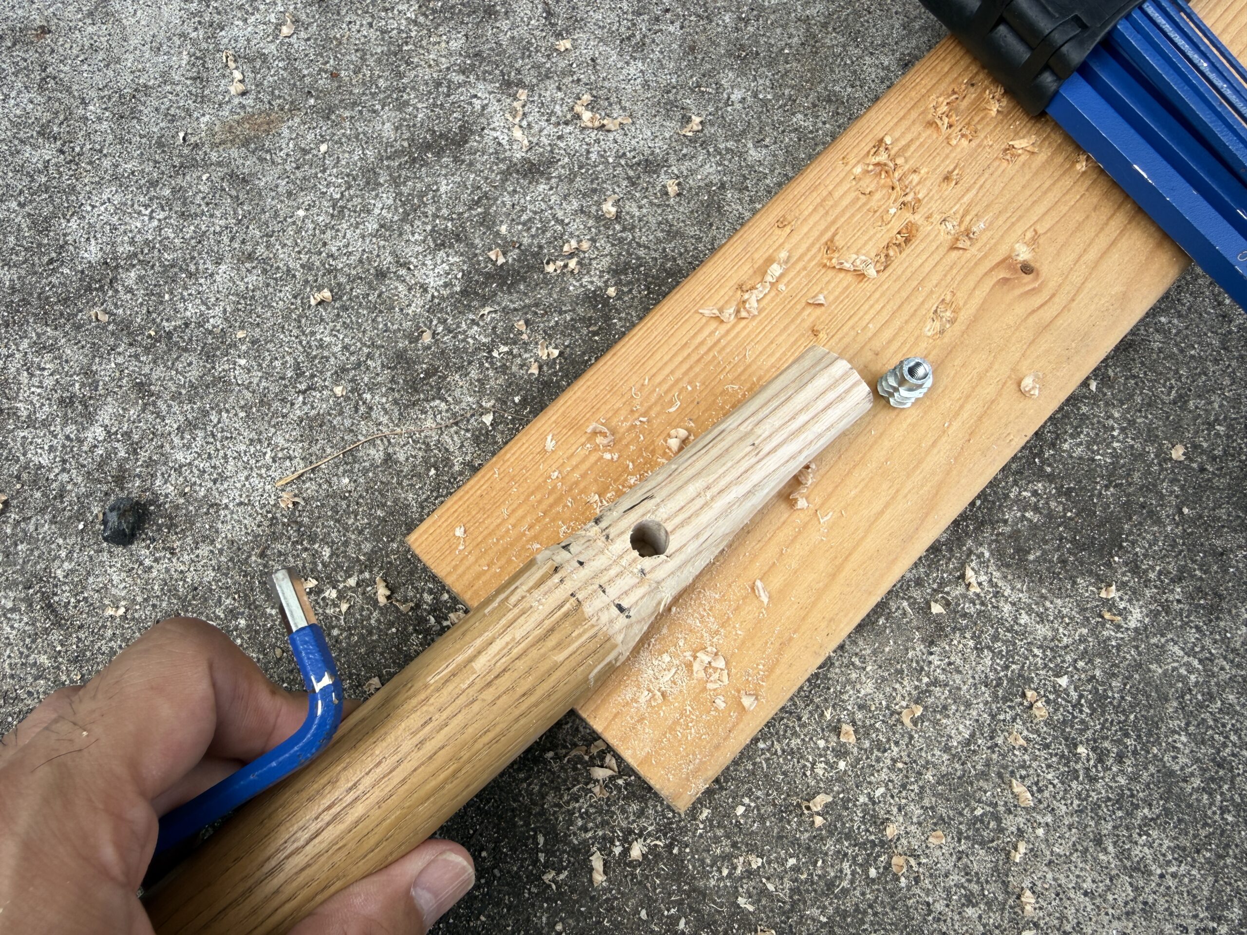穴を空けた棒